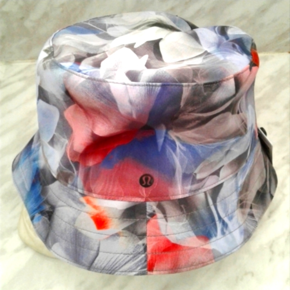 NWT Lululemon Both Ways Reversible Bucket Hat Cap L/XL Blue Floral/Lilac